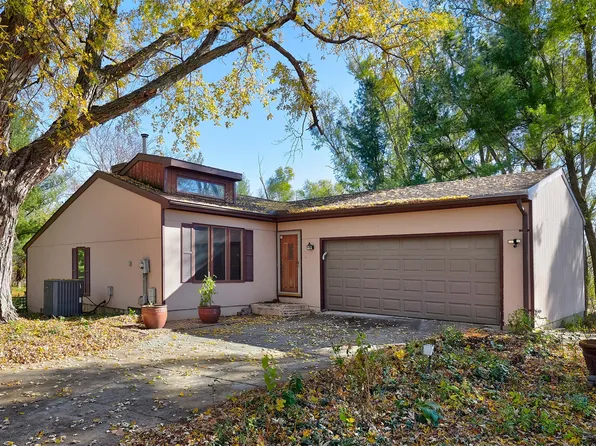 5305 NW 90th Ct, Johnston, IA 50131