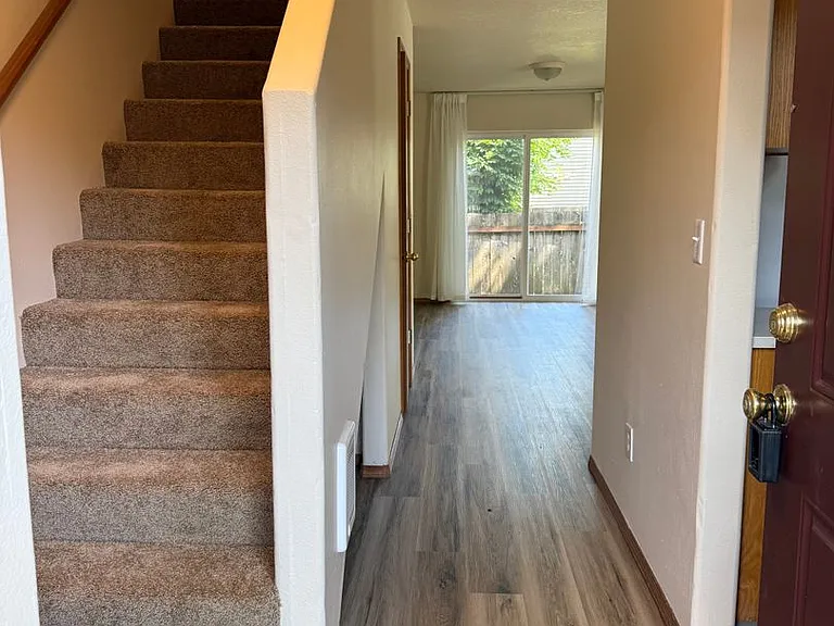 7703 N Gloucester Ave — Photo 10