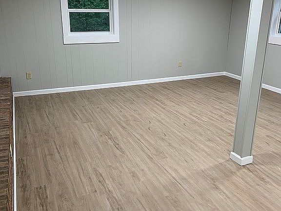 3rd image of 210 Dellwood Dr