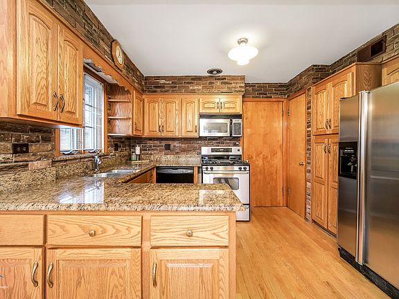 2nd image of 7643 N Oconto Ave