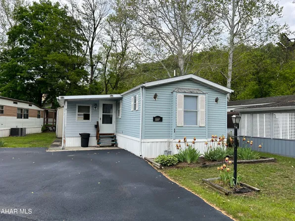 1213 Little Dr, Altoona, PA 16601