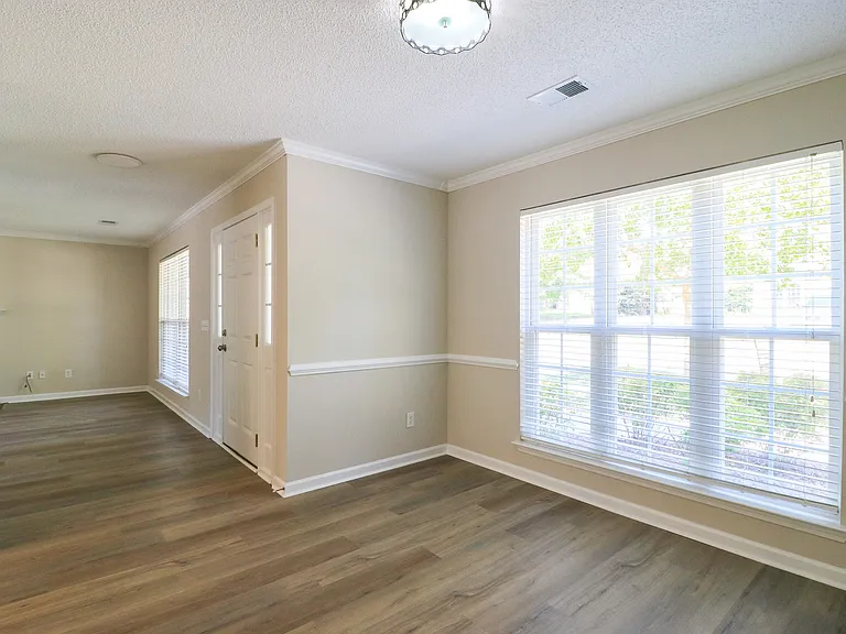 220 Loskin Ln — Photo 32