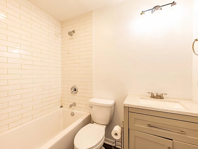 2722 Larkspur Ln — Photo 9