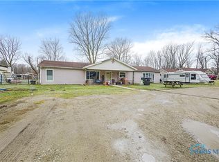 825 N Schwamberger Rd, Holland, OH 43528