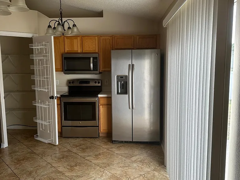 1068 Saint Johns St SE — Photo 9