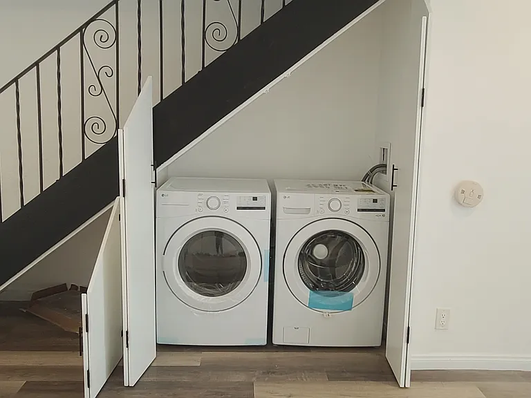 882 N Victor Ave #18 — Photo 5