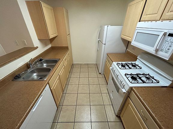 2nd image of 8250 N Grand Canyon Dr Unit 1122