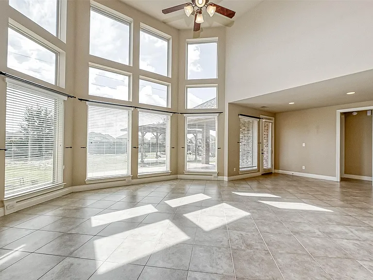 27415 Blinkwood Park — Photo 7