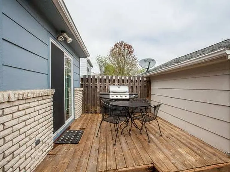 1350 Barkley Ct — Photo 1