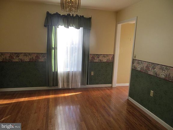 Dining Room View to foyer