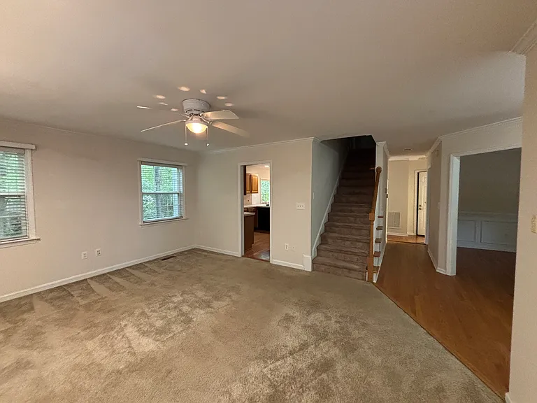 136 Trafalgar Ln — Photo 6