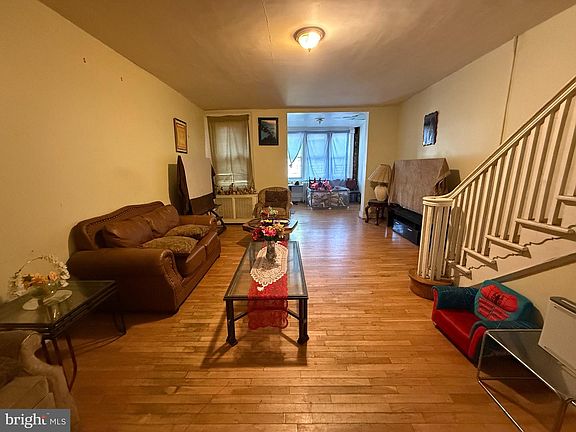 4th image of 4074 Roosevelt Blvd
