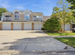 1243 Ranchview Ct, Buffalo Grove, IL 60089