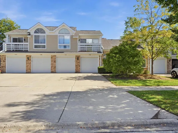 1243 Ranchview Ct, Buffalo Grove, IL 60089