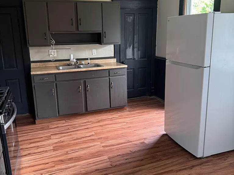 1320 Avery St — Photo 9
