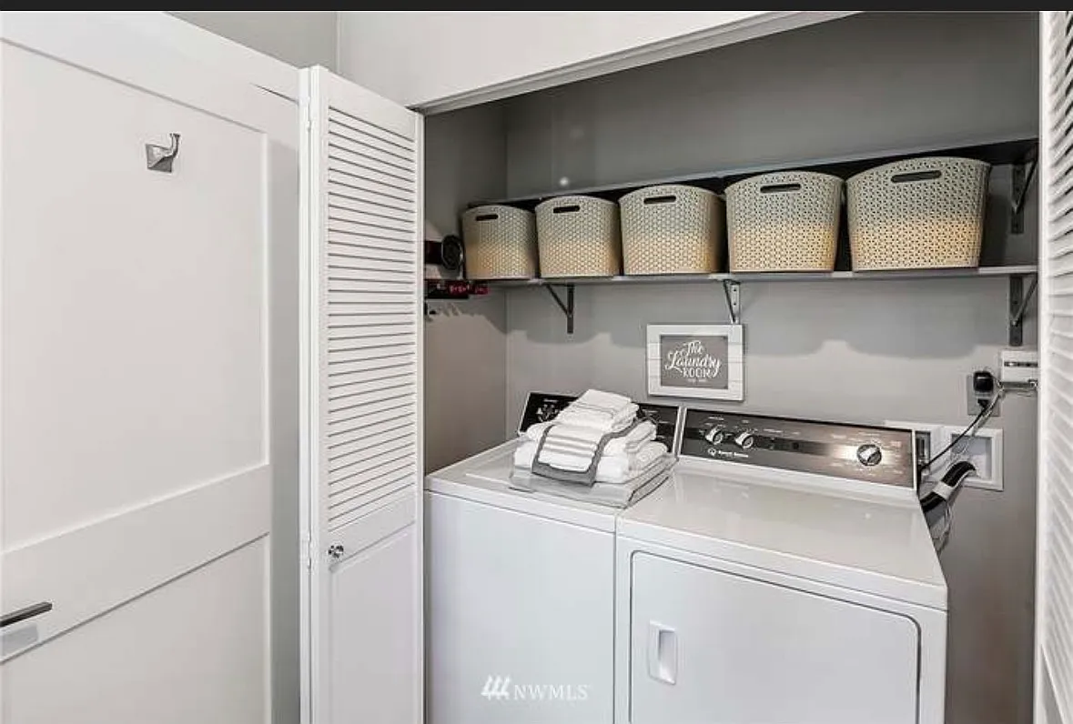 1 bed, 745 sqft, $2,300 — Photo 4