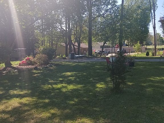 More view of front yard