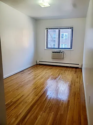 Rented by Metro Garden Realty NYC | media 60