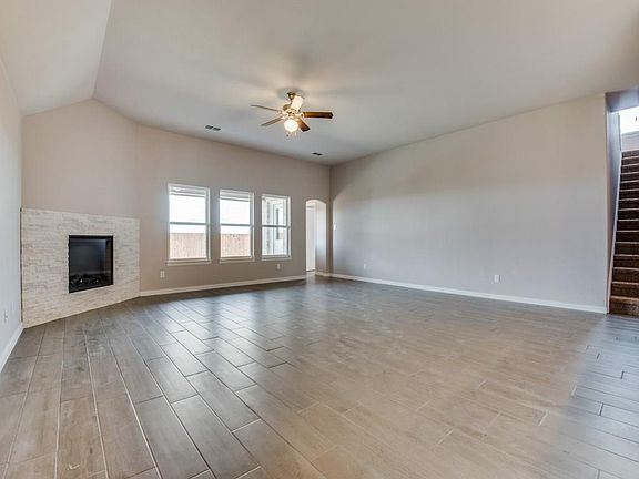 4th image of 1004 Churchill Dr
