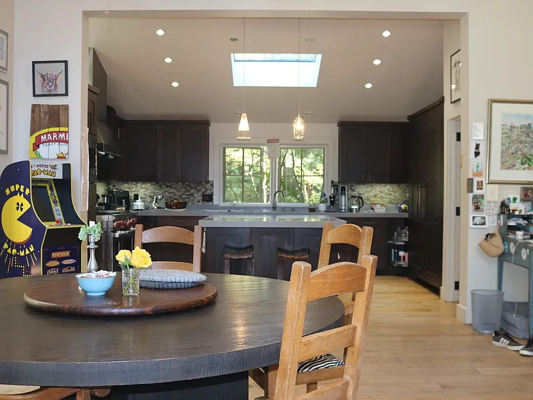 Redwood Ln — Photo 17