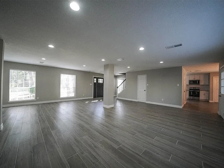 7818 Beaufort Dr — Photo 4