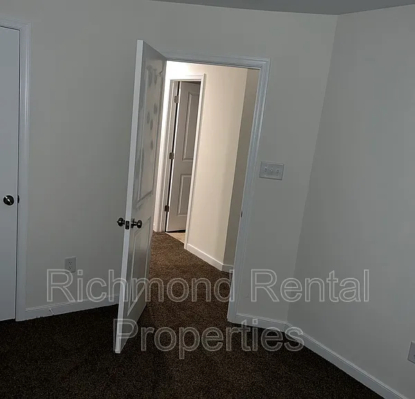 1503 Stonewall Manor Dr — Photo 5