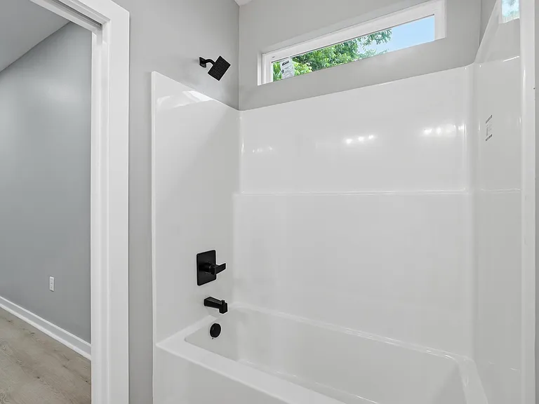 717 Burton St — Photo 12