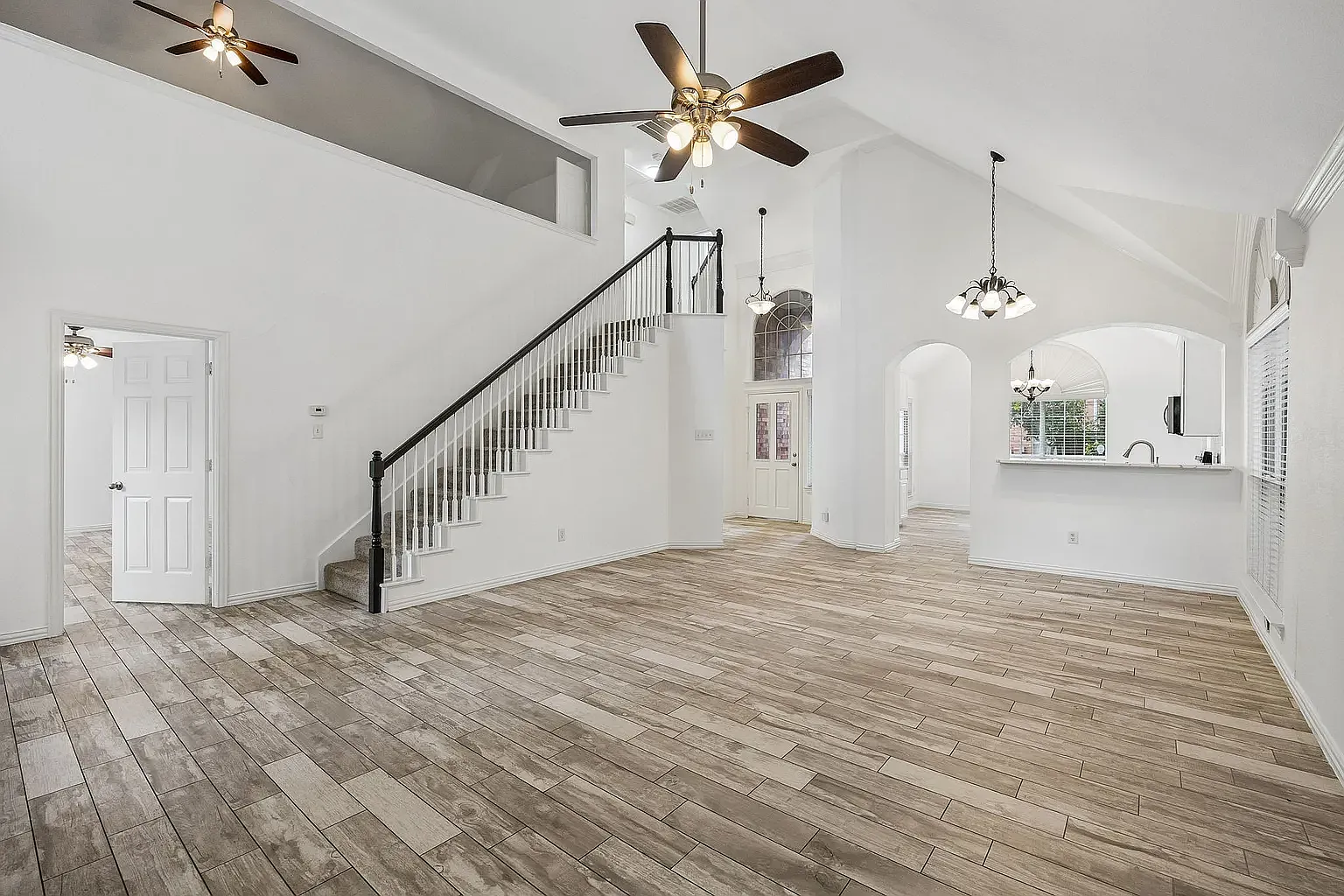3 bed, 2.5 bath, 2074 sqft, $2,500 — Photo 4