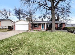 20 Armitage Dr, Saint Peters, MO 63376