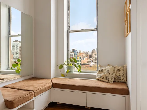 175 East Broadway image 7 of 10