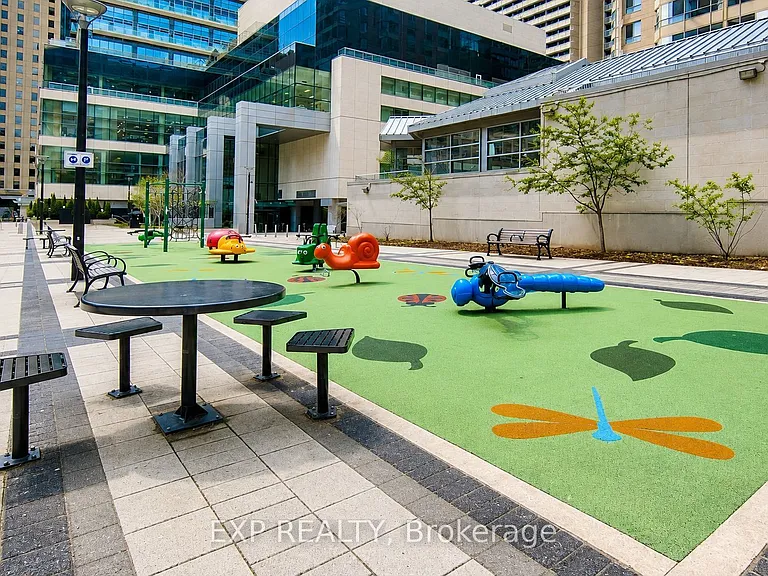 386 Yonge St #1516 — Photo 17