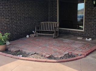 908 Sunnybrook Ln, Enid, OK 73703