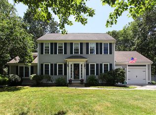 14 Grandwood Dr, Forestdale, MA 02644