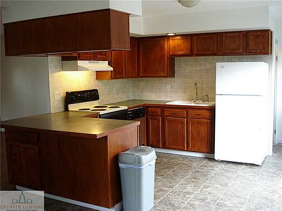 3rd image of 519 Sprucewood Ave