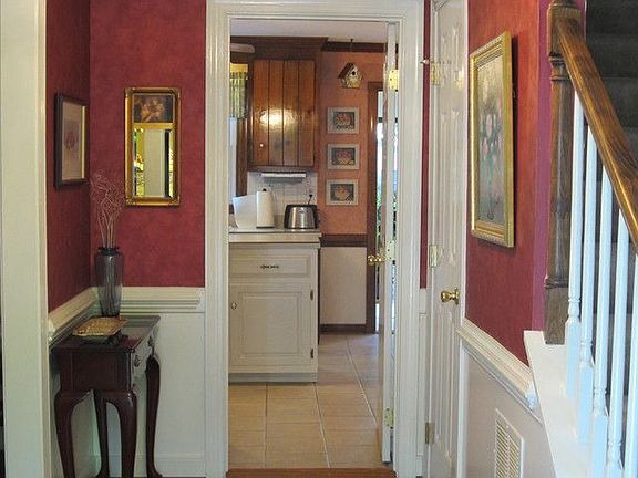Hardwood Foyer With Moulding