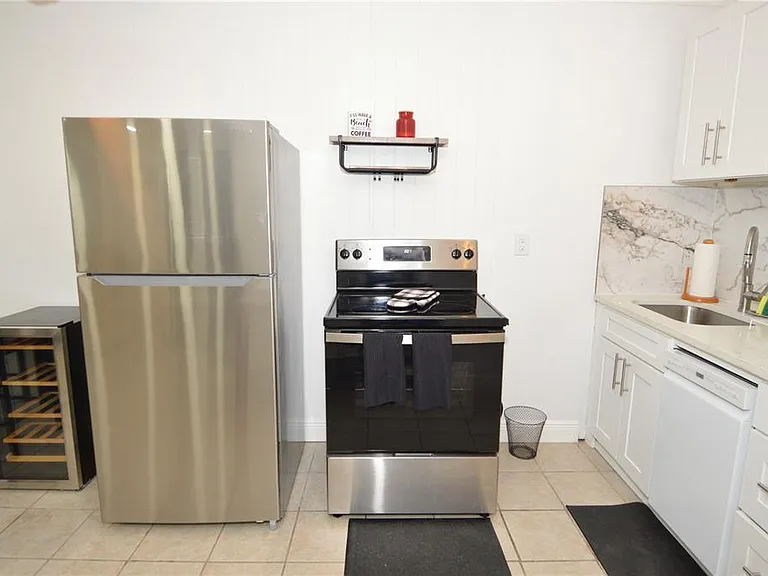 156 146th Ave E #B — Photo 11