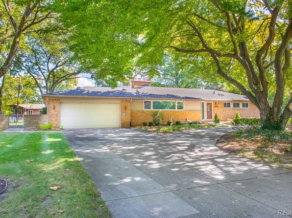 409 Wadsworth Ln, Bloomfield Hills, MI 48301