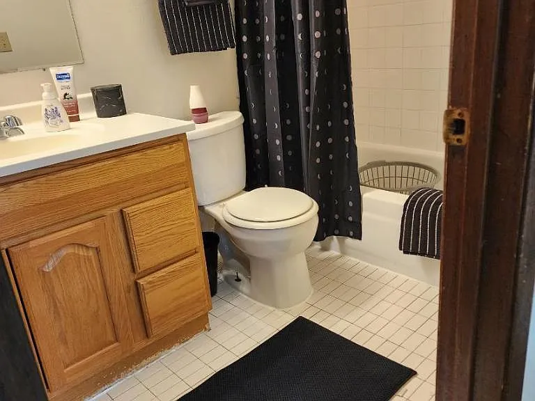 Amberwood Apartments — Photo 9
