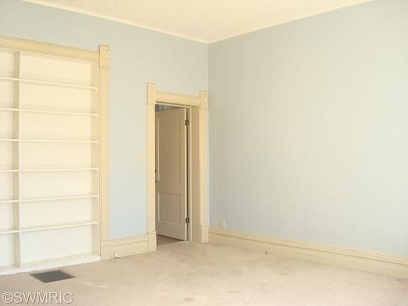 5th image of 307 S Nottawa St