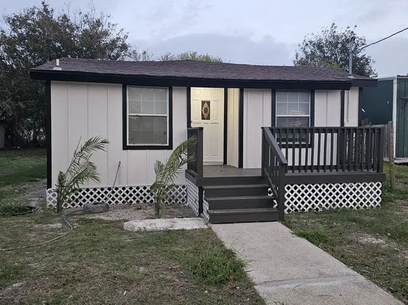 512 N Gagon St, Rockport, TX 78382