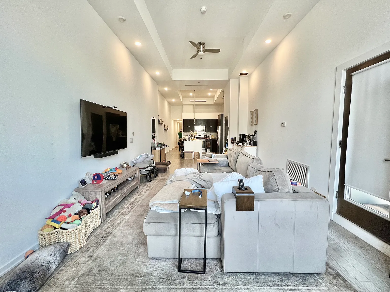 2 bed, 1200 sqft, $2,400 — Photo 2