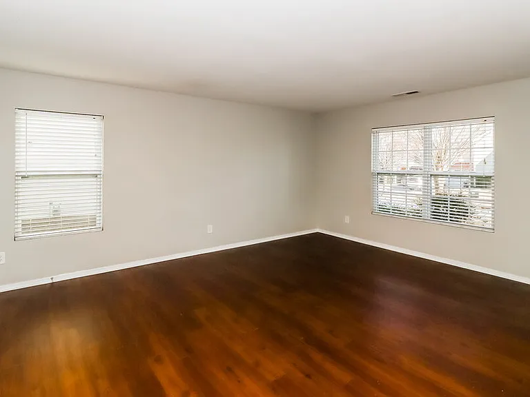 941 Silverberry St — Photo 7