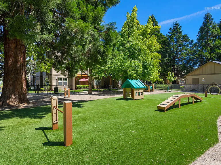 The Grove Apartments — Photo 19