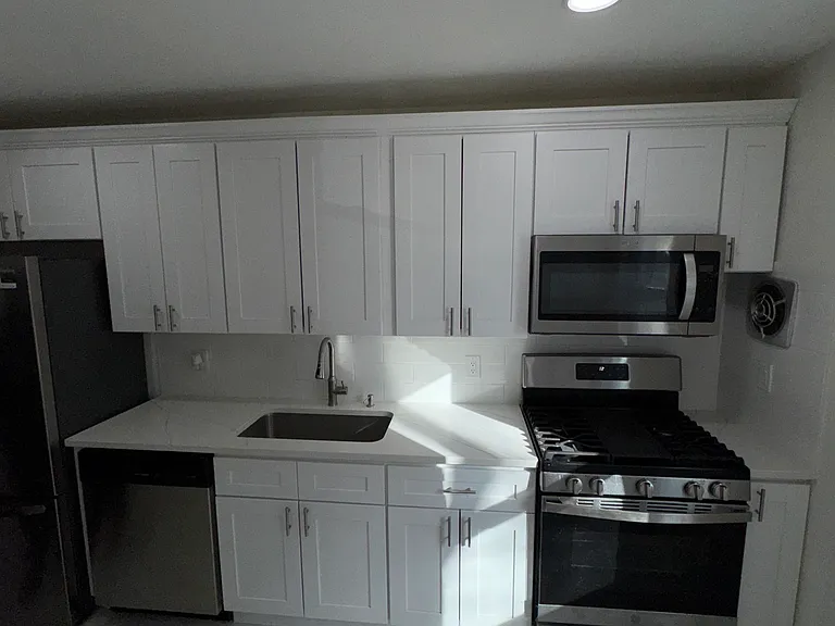 596 Chestnut St #E — Photo 2