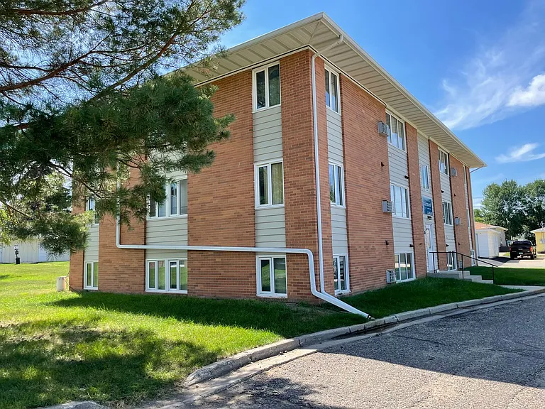 Fairmont Apartments — Photo 12