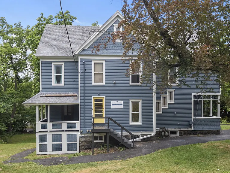 601 E State St — Photo 146