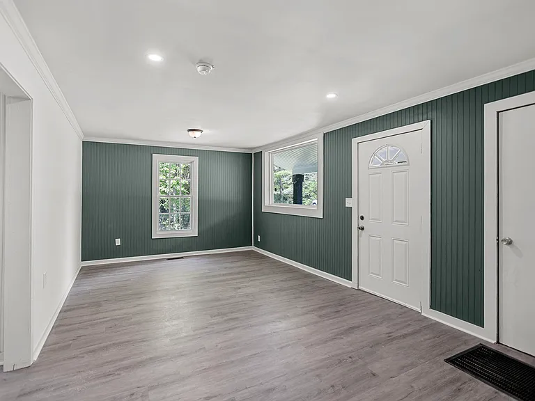 715 Corinth Rd — Photo 4