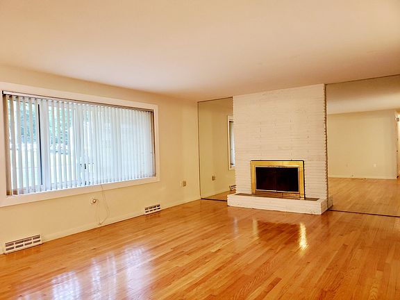 6 Bowling Green Drive