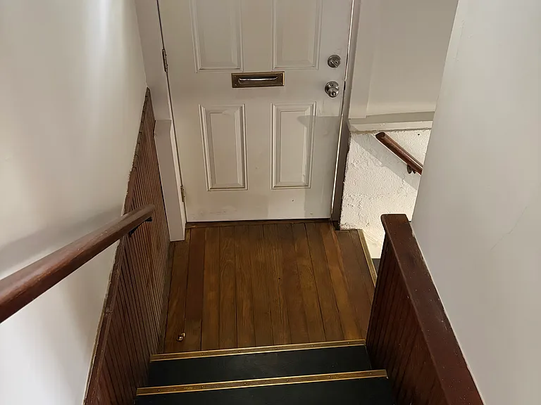 1051 Lindsay Ave — Photo 3