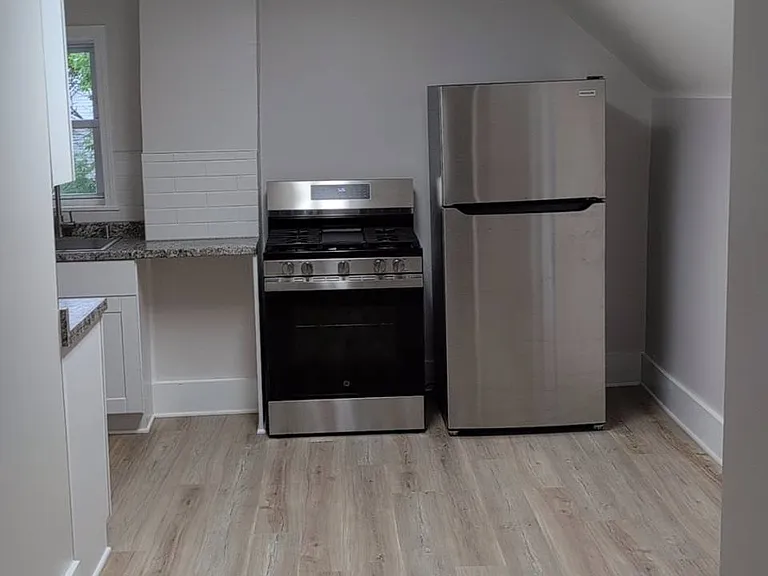 582 7th St #2F — Photo 12